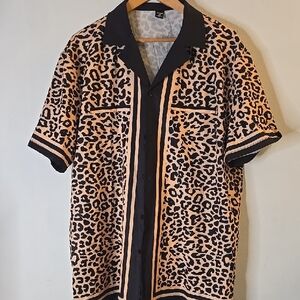 Men's Short Sleeve Leopard Print Camp Shirt - Black & Peach